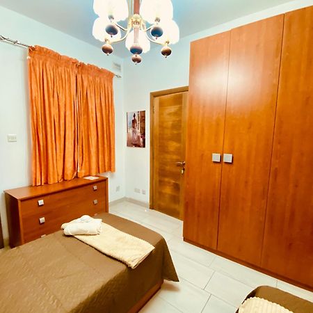 Bugibba Central Modern Apartment St. Paul's Bay Ngoại thất bức ảnh