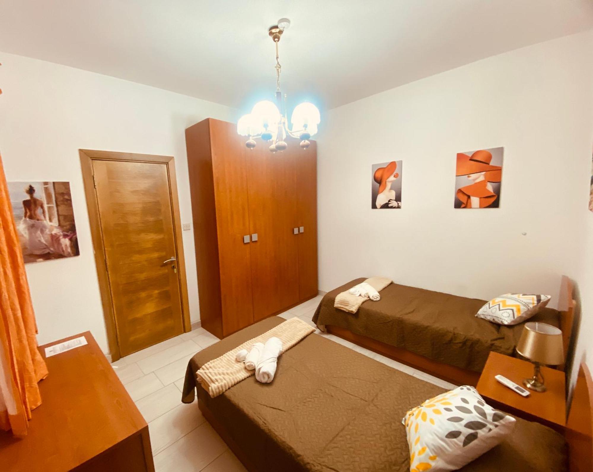 Bugibba Central Modern Apartment St. Paul's Bay Ngoại thất bức ảnh
